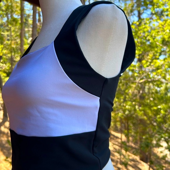 Chic Black and White Camisole - Picture 2 of 4